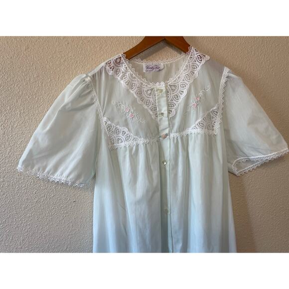 VTG Vanity Fair Light Mint Floral Embroidered W/ Lace Trim Nightgown Mumu Small - Picture 2 of 9